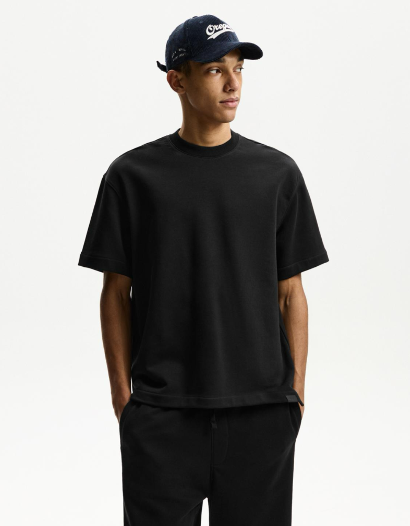 BLACK BASIC OVERSIZED FIT T-SHIRT