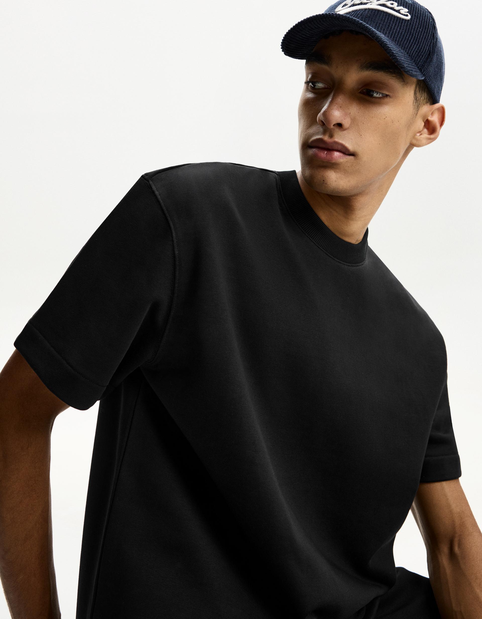 BLACK BASIC OVERSIZED FIT T-SHIRT