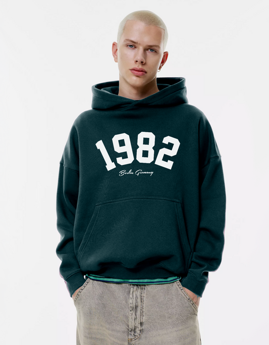 1982 OVERSIZED FIT HOODIE