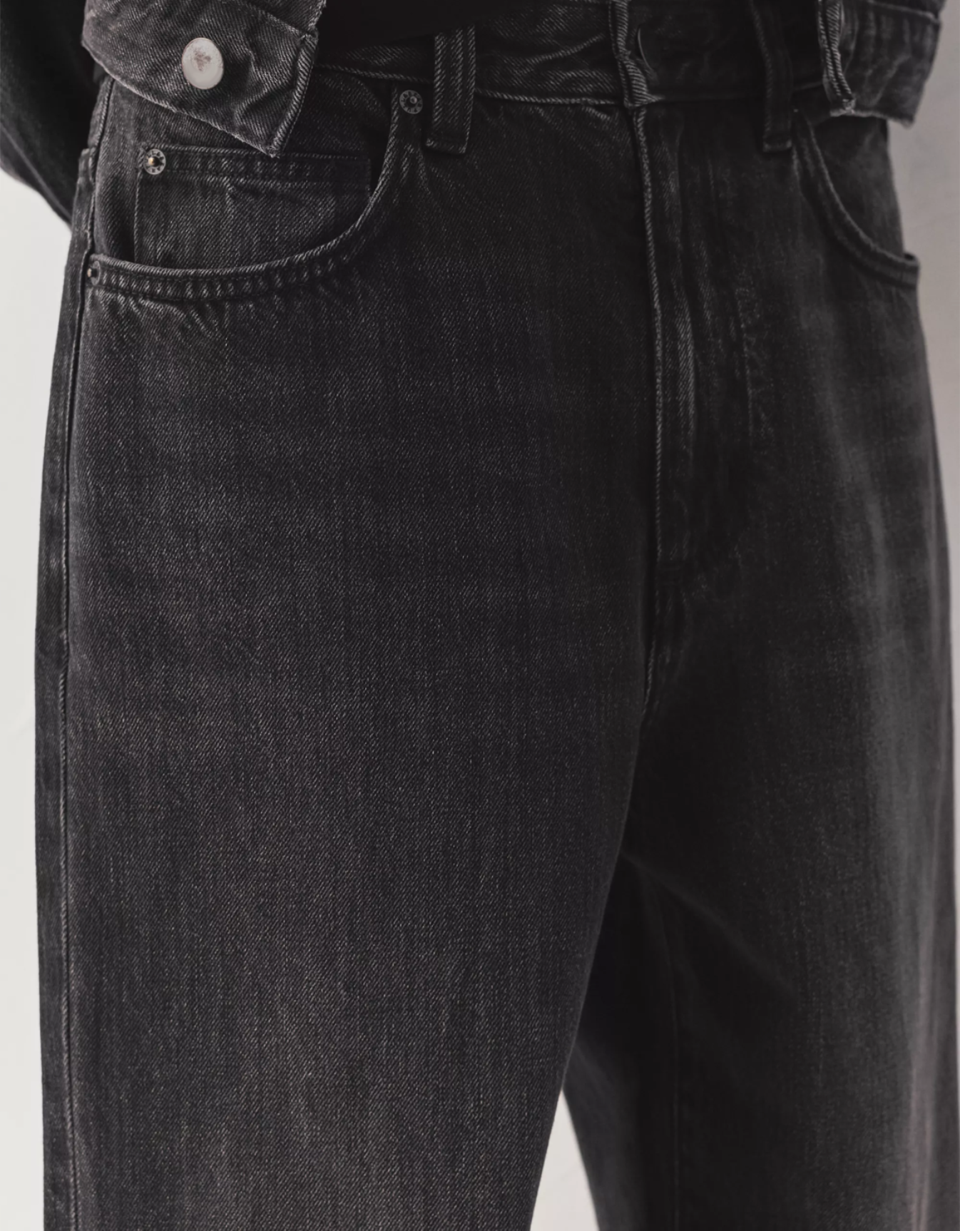 BLACK WASHED BAGGY JEANS